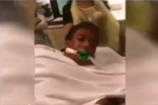 بالفيديو: تحدي في غرفة العمليات بين طبيب ومريض بسبب جرعة مخدر