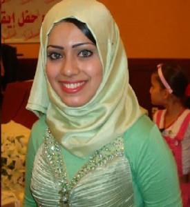 بالفيديو .. عراقية تقبل رأس قاتل ابنتها .."لقد زفيت ابنتي عروساً للجنة"