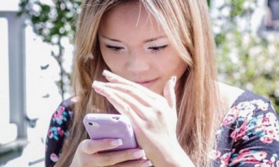 حل مشكلة رؤية شاشة الهاتف في الشمس حل مشكلة رؤية شاشة الهاتف في الشمس
