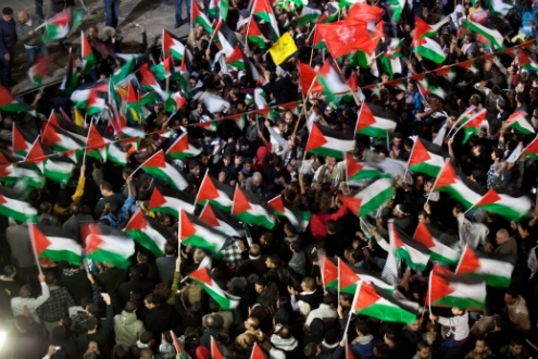 صحيفة إسرائيلية تشكك في أصل " الجنس " الفلسطيني صحيفة إسرائيلية تشكك في أصل " الجنس " الفلسطيني