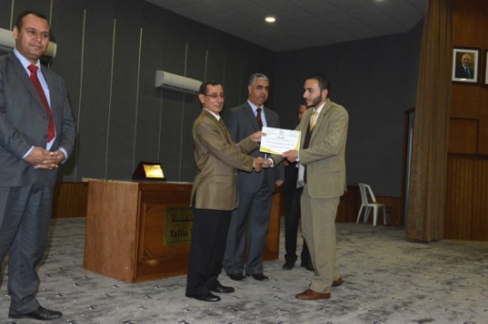 حفل في الطفيلة التقنية بتخريج دورات علمية للمجتمع والطلبة