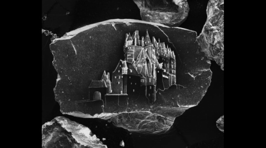 لوحات لقصور وقلاع على حبة رمل واحدة