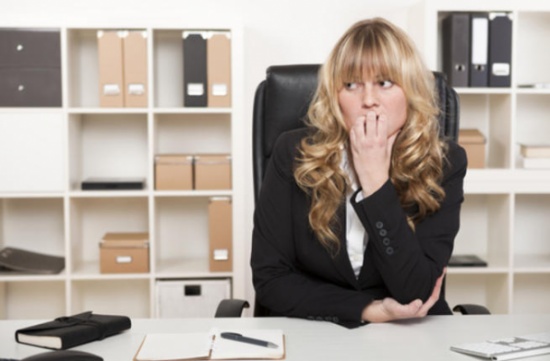 تصرفات قد تشوه صورتك أمام الآخرين... تجنبيها!