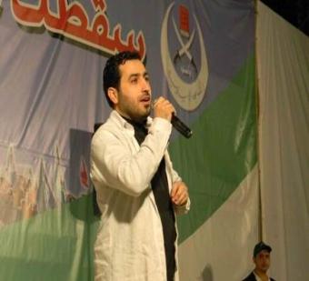 يحيى حوى " صوت الثورة " قتل نظام الأسد والده أمام عينيه يحيى حوى " صوت الثورة " قتل نظام الأسد والده أمام عينيه