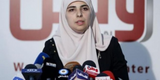 زوجة “القيق” تناشد الملك للتدخل وانقاذ زوجها زوجة “القيق” تناشد الملك للتدخل وانقاذ زوجها