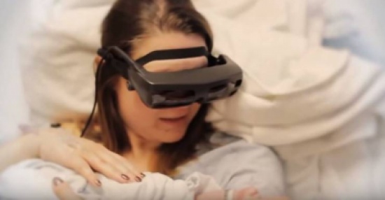 فيديو مؤثر|أم كفيفة ترى طفلها للمرة الأولى!