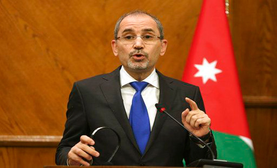 وزير الخارجية يجري اتصالاً هاتفياً مع نظيره الجزائري