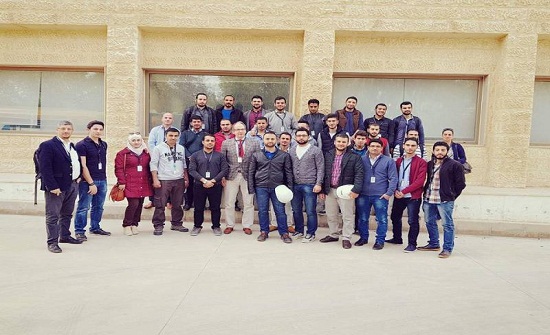 طلبة Edu-Syria في جامعة الزرقاء يزورون شركة بترا للتكييف طلبة Edu-Syria في جامعة الزرقاء يزورون شركة بترا للتكييف