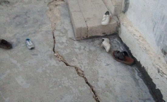 إخلاء منزلين في الطفيلة بعد تعرضهما للتصدع إخلاء منزلين في الطفيلة بعد تعرضهما للتصدع