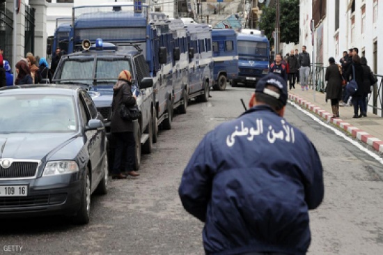 الجزائر.. طلبة زعموا أنهم دواعش واقتحموا مطعما بقنبلة مزيفة الجزائر.. طلبة زعموا أنهم دواعش واقتحموا مطعما بقنبلة مزيفة