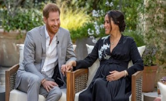فستان ميجان ماركل فى متحف الموضة بعد اختياره "ثوب العام 2021" فستان ميجان ماركل فى متحف الموضة بعد اختياره "ثوب العام 2021"