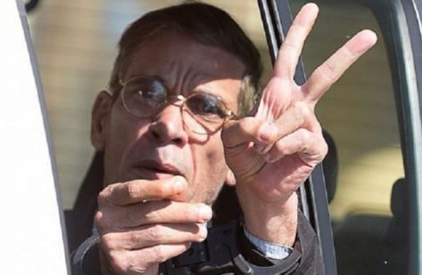 خاطف الطائرة المصرية حدد أسماء 63 معتقلة لتحريرهن