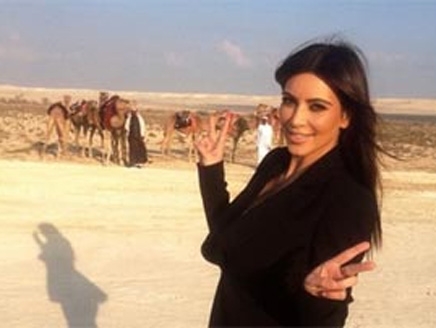 كيم كارداشيان تشرب حليب النوق وتتصدر بحث "ياهو" كيم كارداشيان تشرب حليب النوق وتتصدر بحث "ياهو"