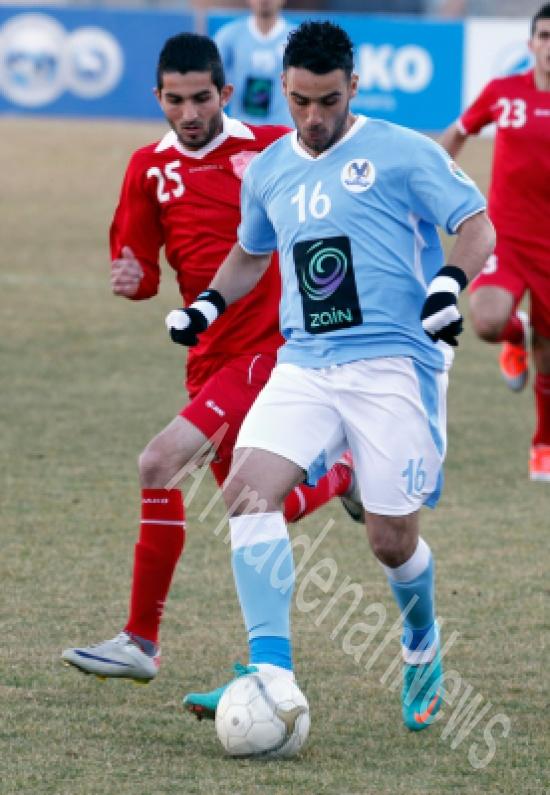 لاعب الفيصلي انس حجي "يبصق" على جماهيره وينال البطاقة الحمراء