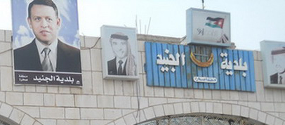 أهالي الجنيد يطالبون بتوفير خدمات البنية التحتية وإيجاد المشاريع التنموية أهالي الجنيد يطالبون بتوفير خدمات البنية التحتية وإيجاد المشاريع التنموية