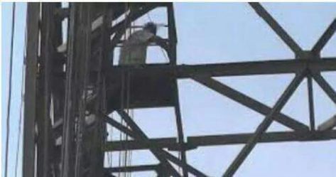 مواطن يهدد بالإنتحار من برج اتصالات بالكورة