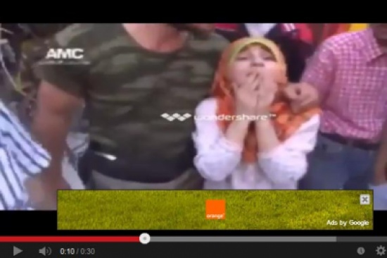 طفلة سورية تفقد عائلتها بقصف بالبراميل بحلب (فيديو) طفلة سورية تفقد عائلتها بقصف بالبراميل بحلب (فيديو)