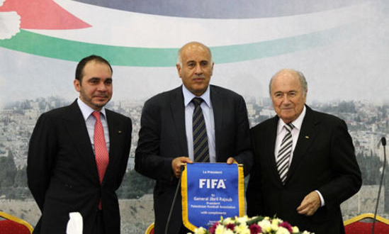 عطية : فلسطين ستصوت لصالح الامير العلي ( صور ) عطية : فلسطين ستصوت لصالح الامير العلي ( صور )