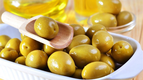 حذار تناول كميات كبيرة من الزيتون حذار تناول كميات كبيرة من الزيتون