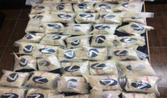 احباط تهريب 50 الف حبة مخدرة عقب مطاردة امنية .. صور