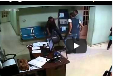 شاهد.. علقة ساخنة لحرامي