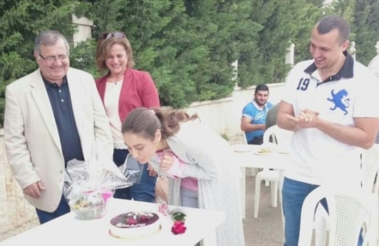 هكذا إحتفل زوج ووالدا إيميه صياح بعيد ميلادها هكذا إحتفل زوج ووالدا إيميه صياح بعيد ميلادها