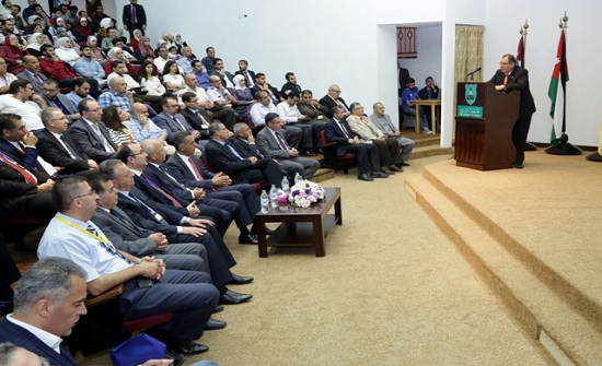 كلية الهندسة في "الأردنية" تحتفل بيوم الخريج واليوم الوظيفي الأول