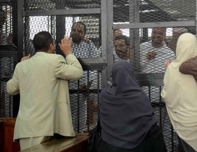 الحبس 10 سنوات بحق 126 من أنصار مرسي بأحداث كفر الشيخ الحبس 10 سنوات بحق 126 من أنصار مرسي بأحداث كفر الشيخ