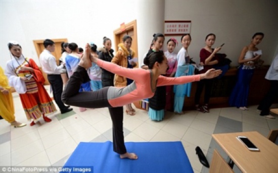 بالصور.. أصعب الاختبارات للعمل على متن قطار سريع بالصين