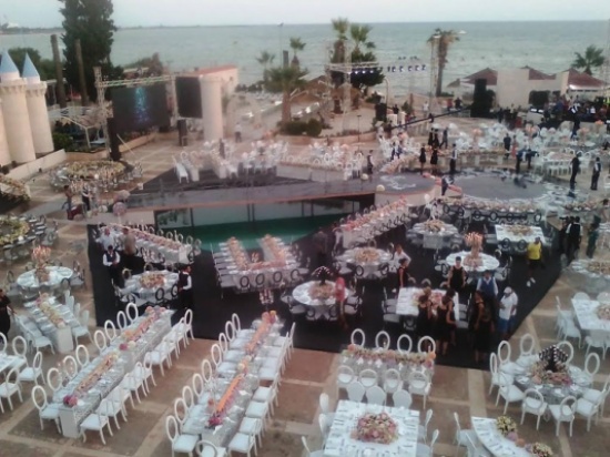 بالصور والفيديو.. حفل زفاف أسطوري في اللاذقية يثير استياء السوريين