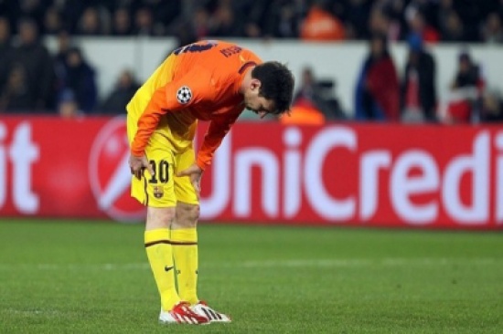 ميسي يبتعد عن الملاعب لمدة ثلاثة أسابيع بسبب الاصابة ميسي يبتعد عن الملاعب لمدة ثلاثة أسابيع بسبب الاصابة
