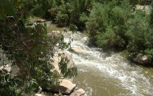 العثور على جثة ثلاثيني في سيل الزرقاء