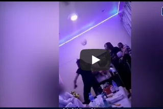 مضاربه حامية بين شاب سعودي وفتيات فلبينيات " فيديو "