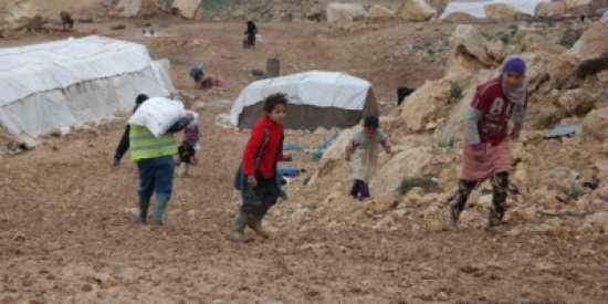 مبادرة شباب الامل توزع معونات في الطفيلة