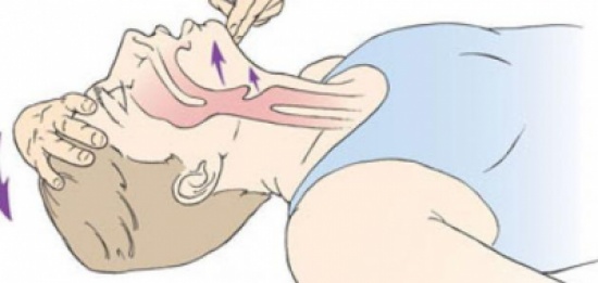 فيديو /  ماذا تفعل عندما يبلع الإنسان لسانه