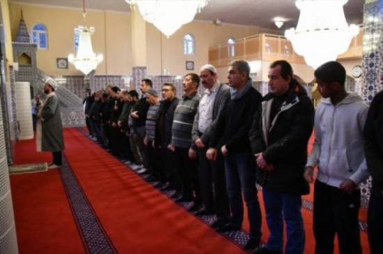 مكان يصلون فيه 4 صلوات بوضوء واحد .. أين هو؟