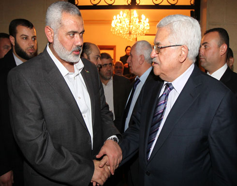 74% من الفلسطينيين يؤيدون أسلوب حماس في " النضال "