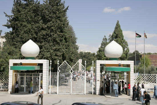 الجامعة الأردنية تكرم أساتذتها المستقيلين الجامعة الأردنية تكرم أساتذتها المستقيلين