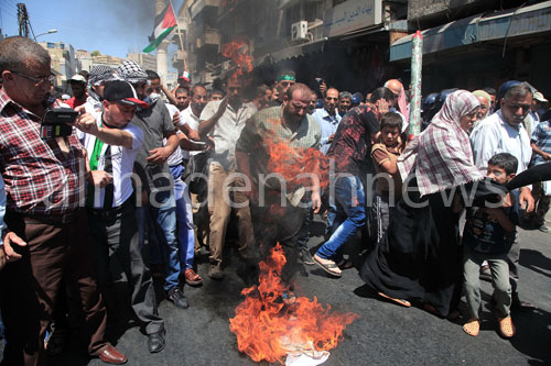 بالصور  .. وسط البلد : مسيرة باتجاه ساحة النخيل رفضا للعدوان الاسرائيلي