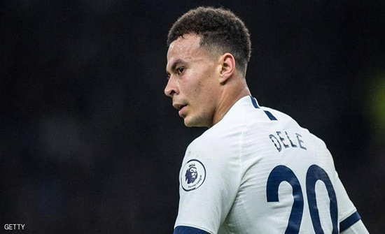 نجم إنجلترا في "ورطة" بعد سخريته من فيروس كورونا