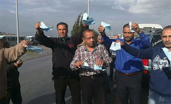 إضراب لحافلات إربد الأغوار الشمالية بسبب المخالفات إضراب لحافلات إربد الأغوار الشمالية بسبب المخالفات