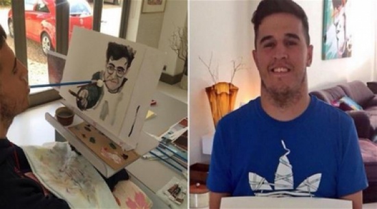 شاب بريطاني يرسم بفمه بعد أن أصيب بالشلل شاب بريطاني يرسم بفمه بعد أن أصيب بالشلل