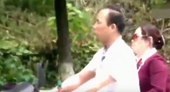 هل تتخيل ان اعمى يقود دراجة نارية!