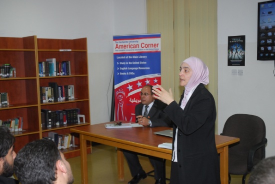 الدكتورة الدجاني تحاضر في الركن الأمريكي في المكتبة الجامعة الهاشمية الدكتورة الدجاني تحاضر في الركن الأمريكي في المكتبة الجامعة الهاشمية