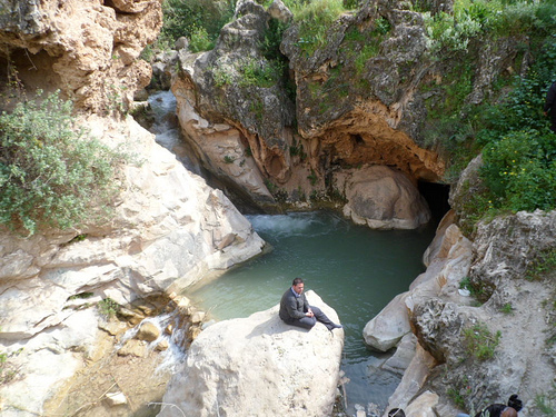 استكمال تبطين مجرى وادي زقلاب بالكورة
