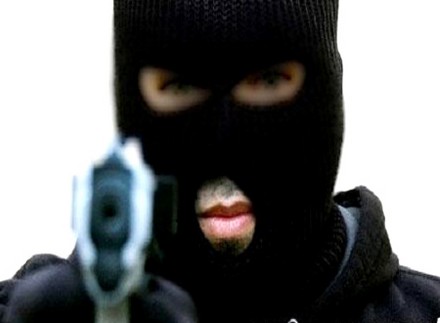 لص يدخل ليسرق "استراحة" فيخرج متبرعاً بماله ! لص يدخل ليسرق "استراحة" فيخرج متبرعاً بماله !
