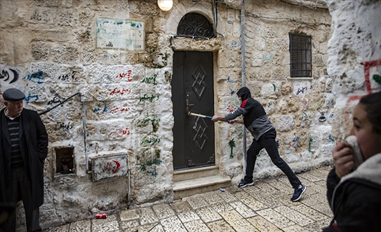 مستوطنون يستولون على منزل في القدس القديمة مستوطنون يستولون على منزل في القدس القديمة