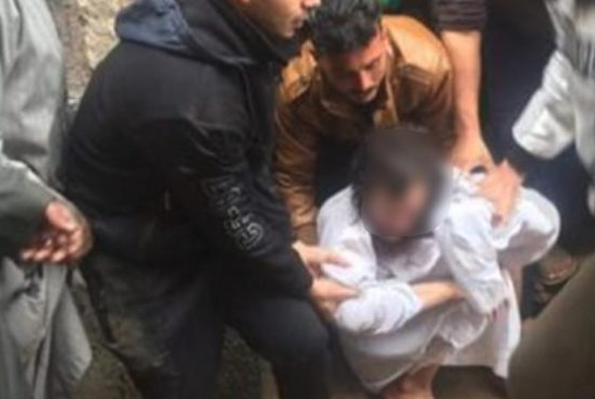 بالصور: مصرية حبست طفلها 10 سنوات بغرفة مظلمة.. لن تتوقع ما حدث