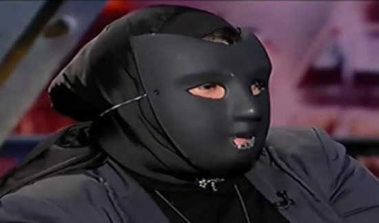 مغربي يعاشر زوجته وابنته معاً .. والزوجة تفضحه وتكشف المستور!