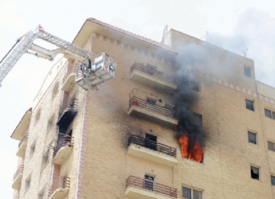 اخماد حريق في شقة سكنية بالزرقاء اخماد حريق في شقة سكنية بالزرقاء